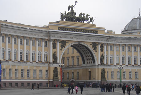 Арочный вход на Дворцовую площадь